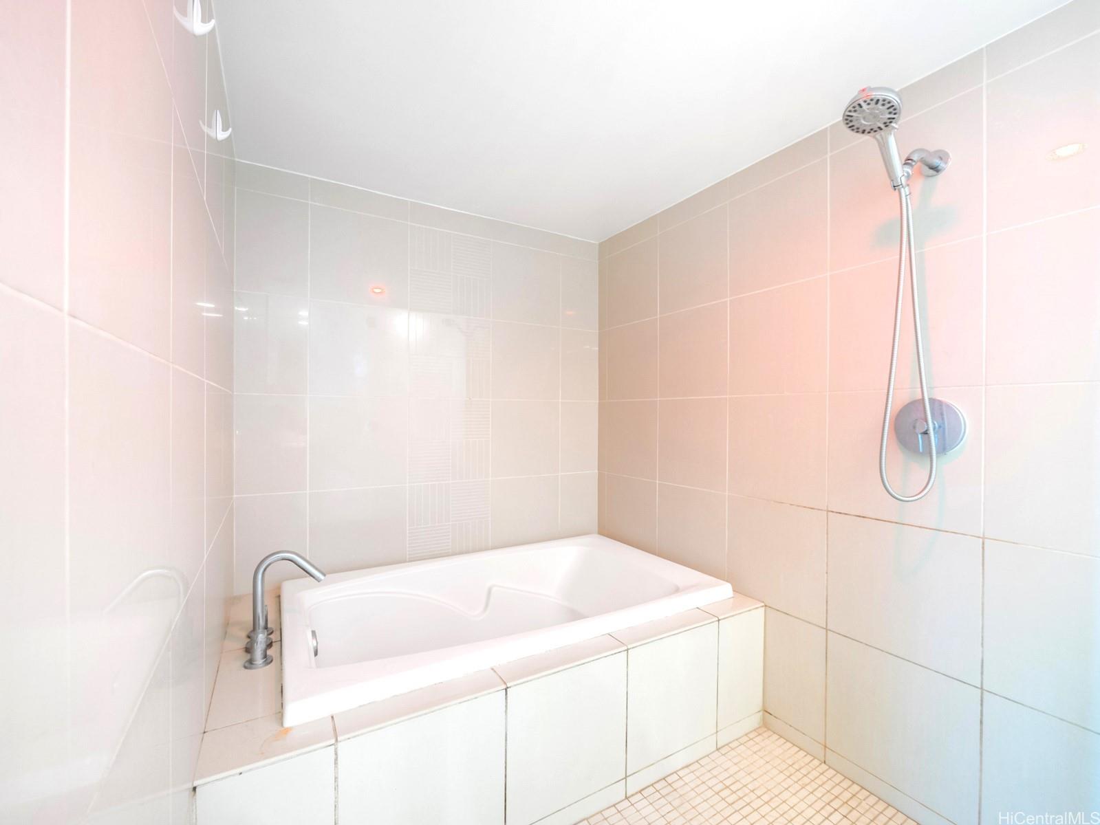 Capitol Place condo # 812, Honolulu, Hawaii - photo 4 of 23