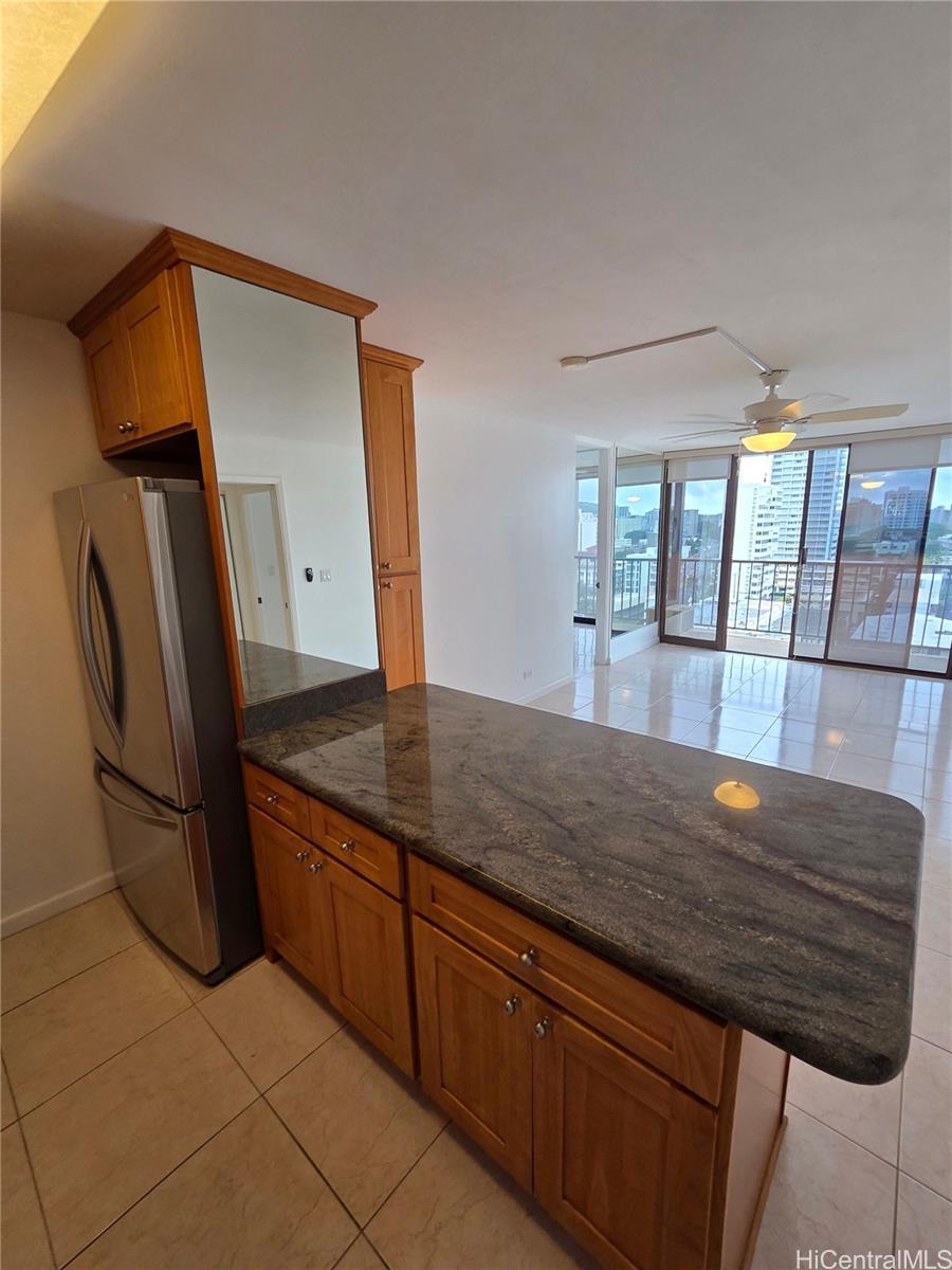 1201 Wilder Ave Honolulu - Rental - photo 2 of 13