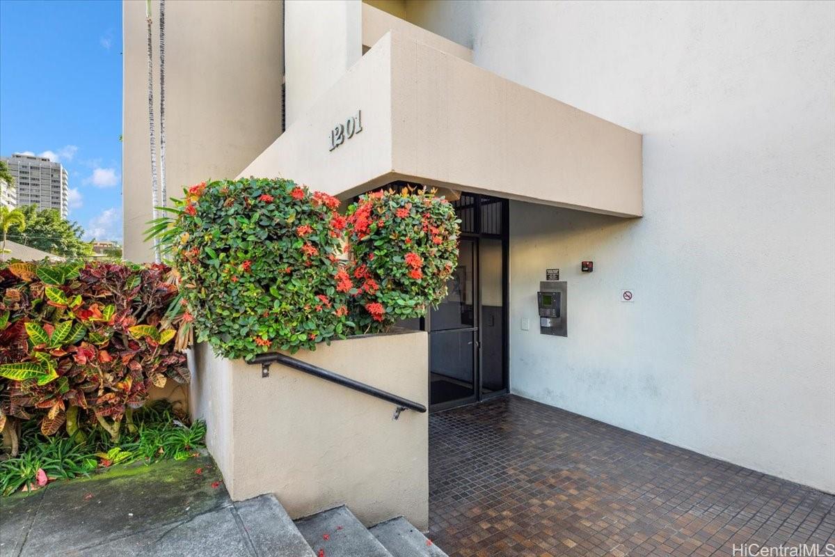 Wilder At Piikoi condo # 2006, Honolulu, Hawaii - photo 17 of 20