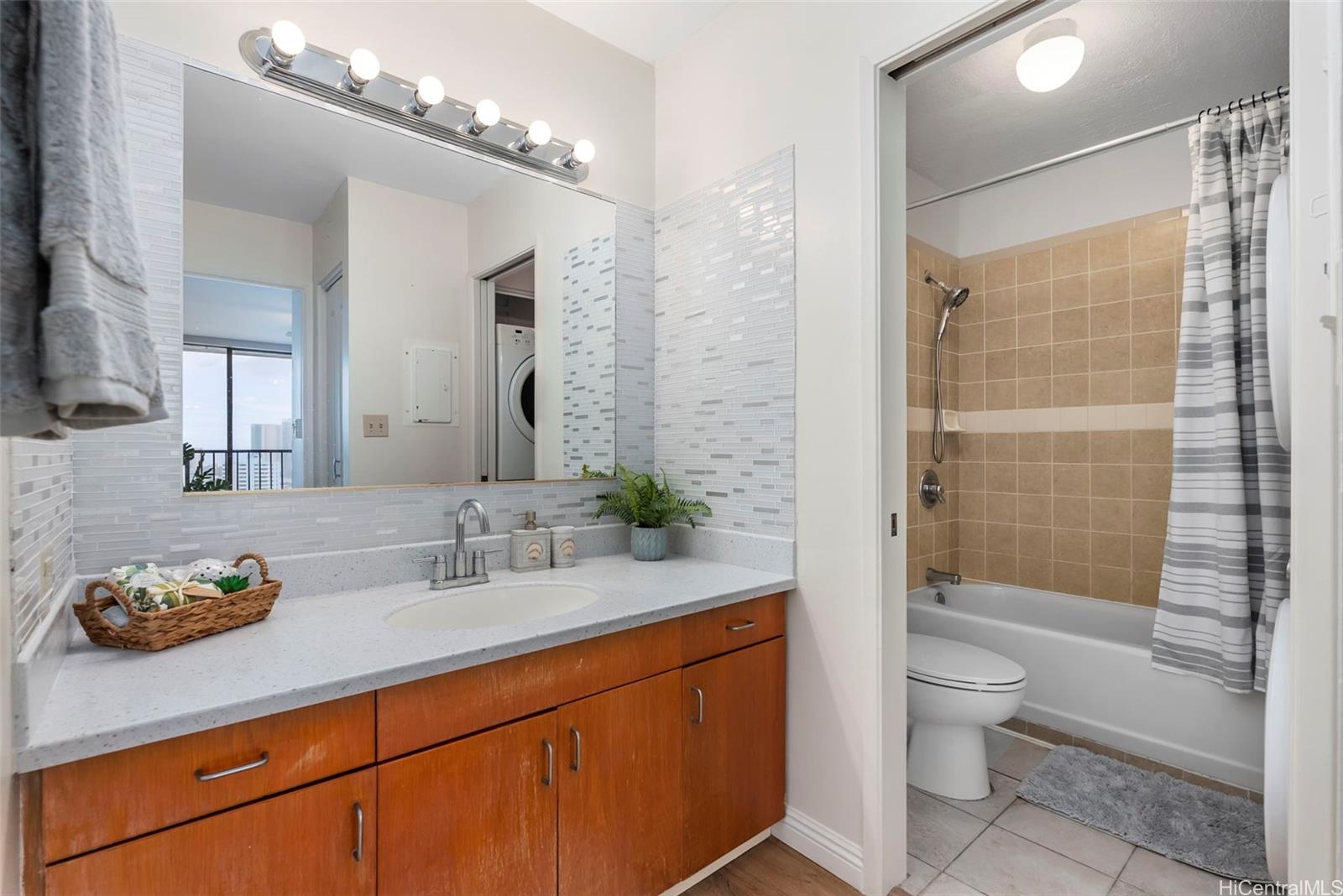 Wilder At Piikoi condo # 2404, Honolulu, Hawaii - photo 11 of 25