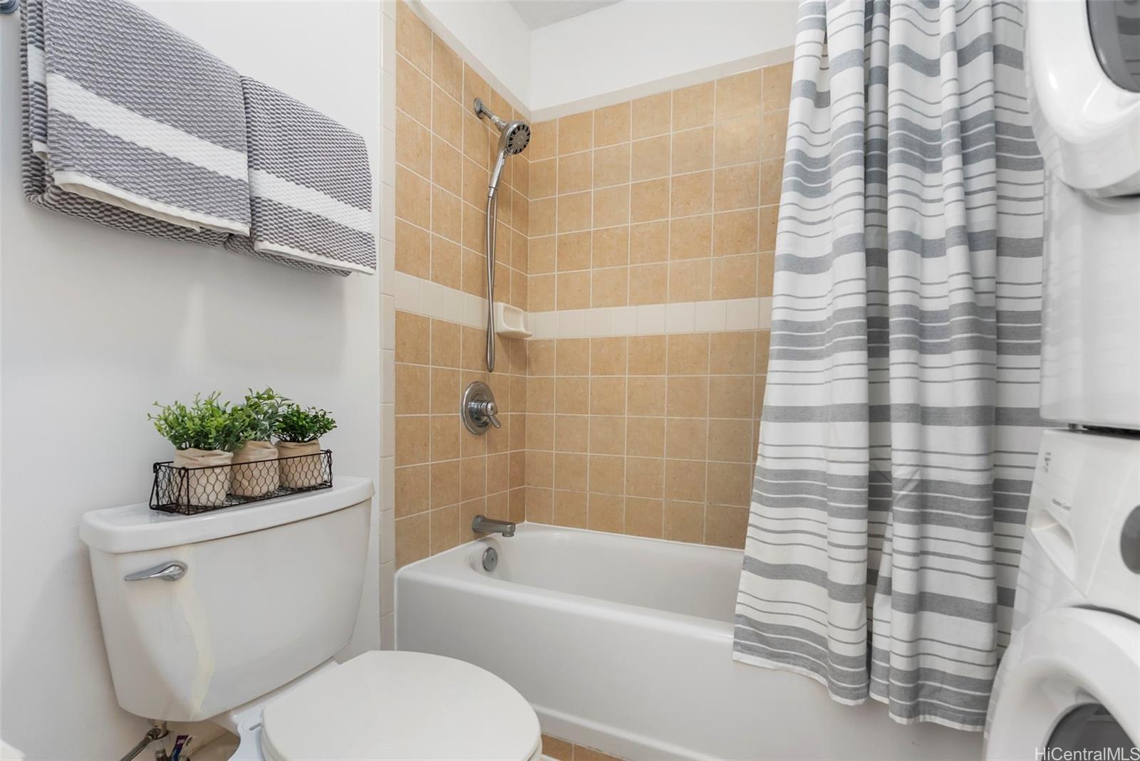 Wilder At Piikoi condo # 2404, Honolulu, Hawaii - photo 12 of 25