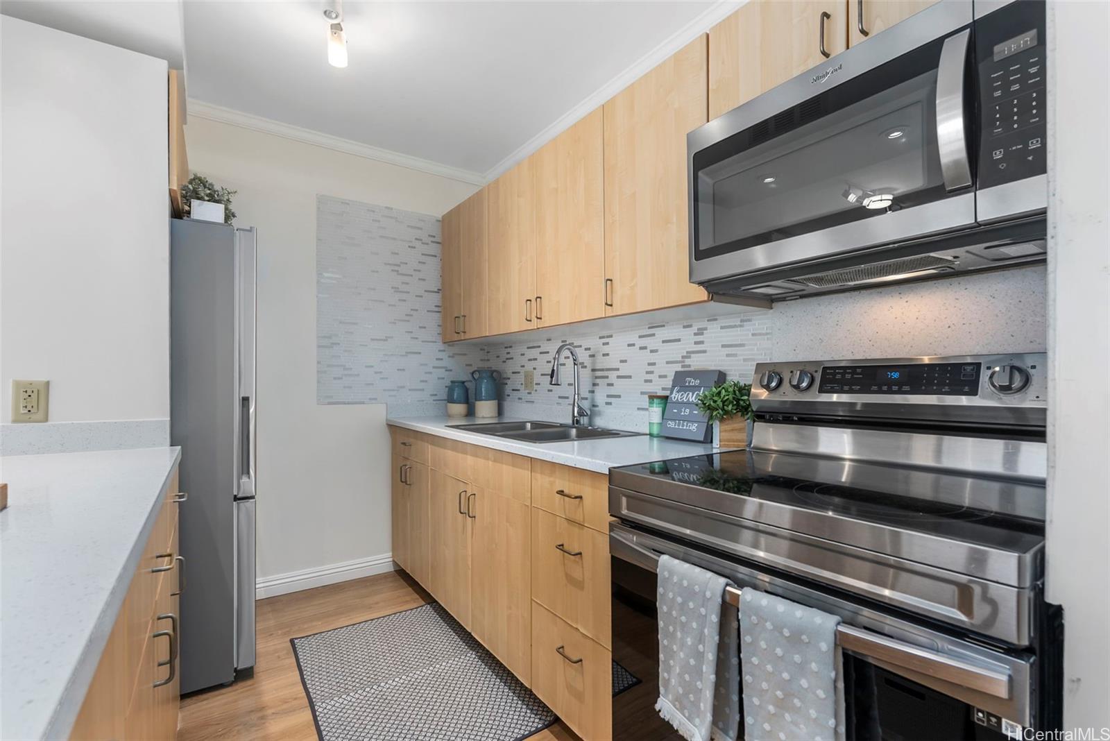 Wilder At Piikoi condo # 2404, Honolulu, Hawaii - photo 3 of 25