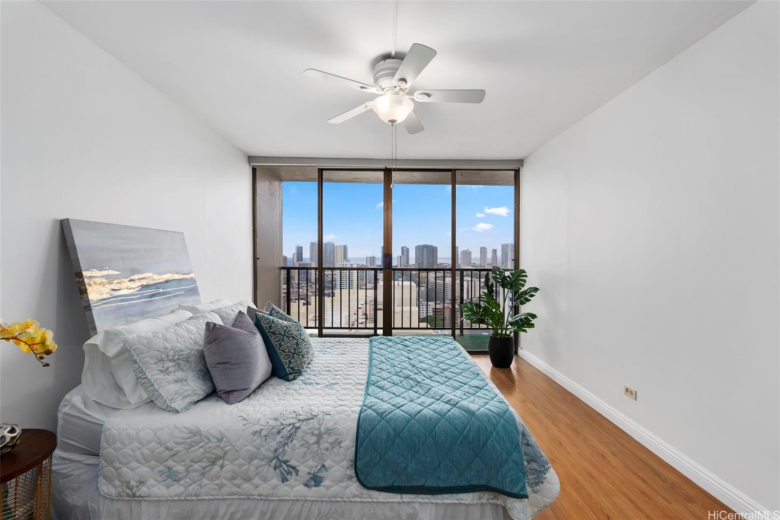 Wilder At Piikoi condo # 2404, Honolulu, Hawaii - photo 8 of 25