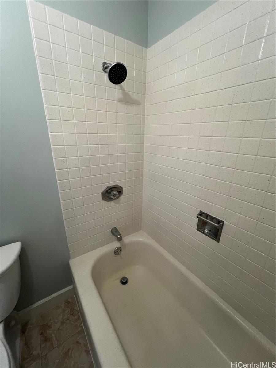 1201 Wilder Ave Honolulu - Rental - photo 11 of 18