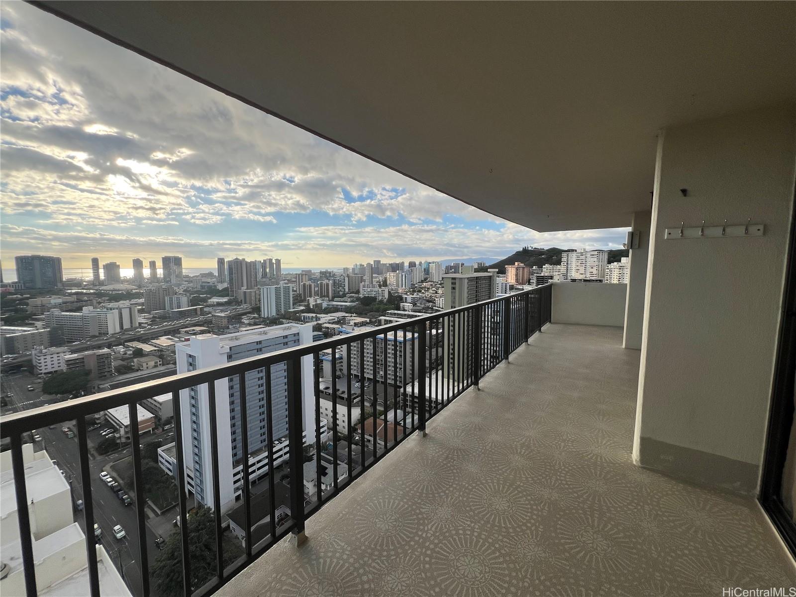 1201 Wilder Ave Honolulu - Rental - photo 13 of 18