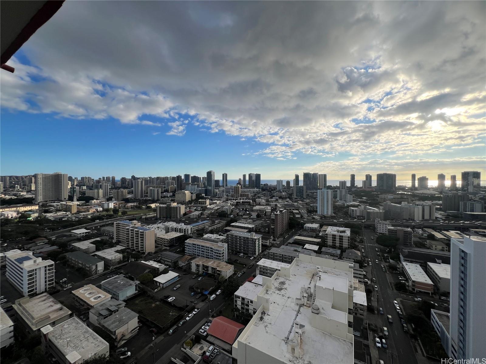 1201 Wilder Ave Honolulu - Rental - photo 15 of 18