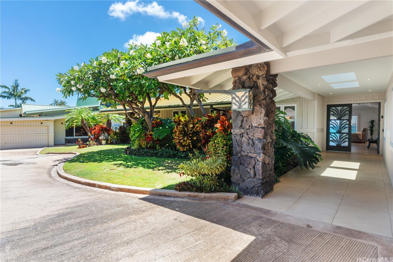 120 & 128  Hanapepe Loop Koko Kai, Hawaii Kai home - photo 2 of 25