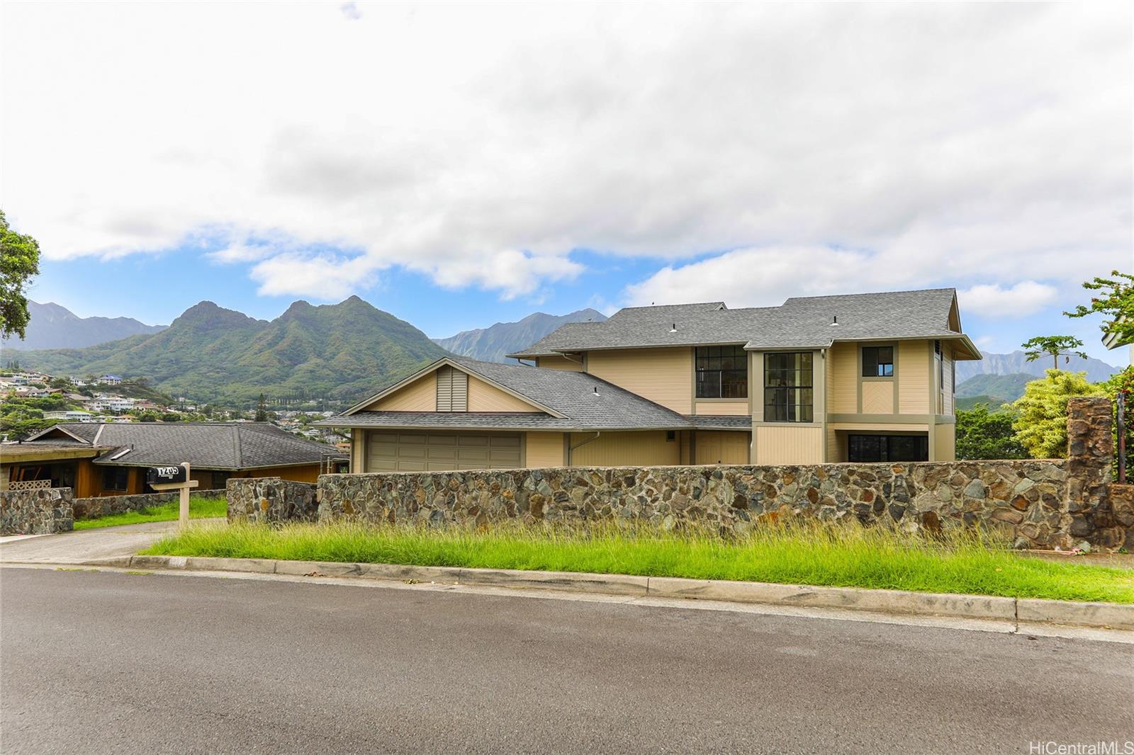 1205  Kupau Street Keolu Hills, Kailua home - photo 2 of 24