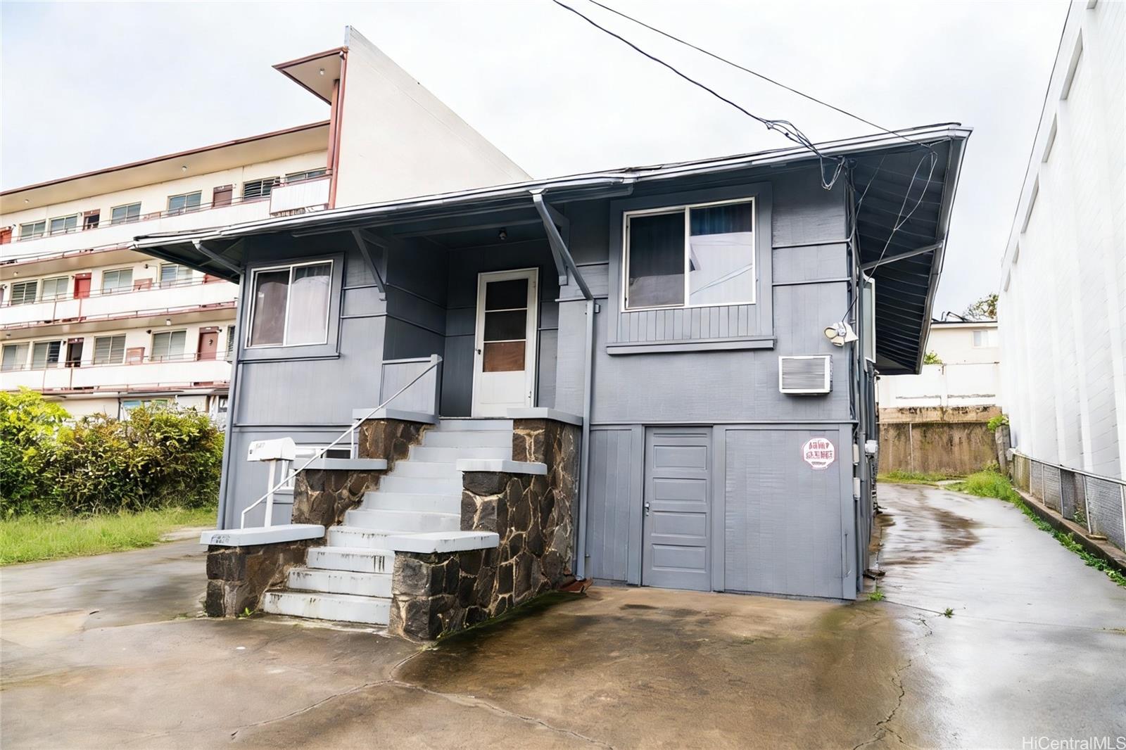 1208  School Street Kamehameha Heights, Honolulu home - photo 2 of 13