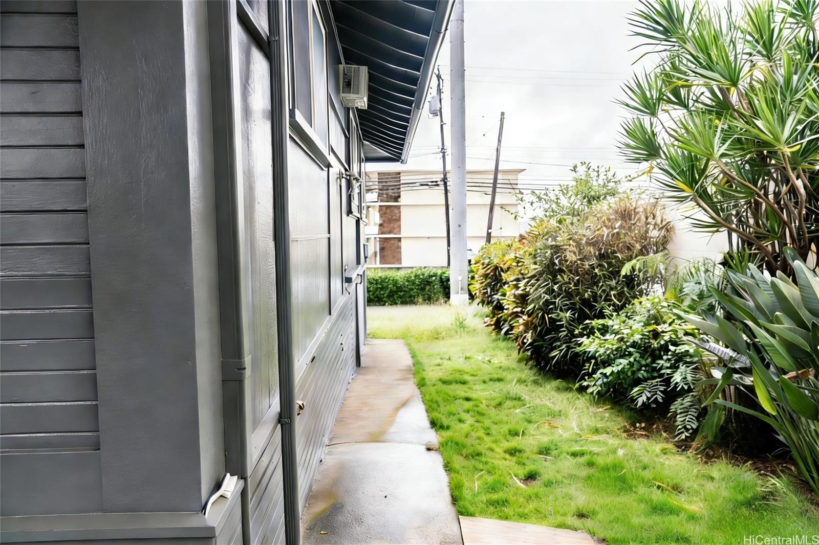 1208  School Street Kamehameha Heights, Honolulu home - photo 4 of 13