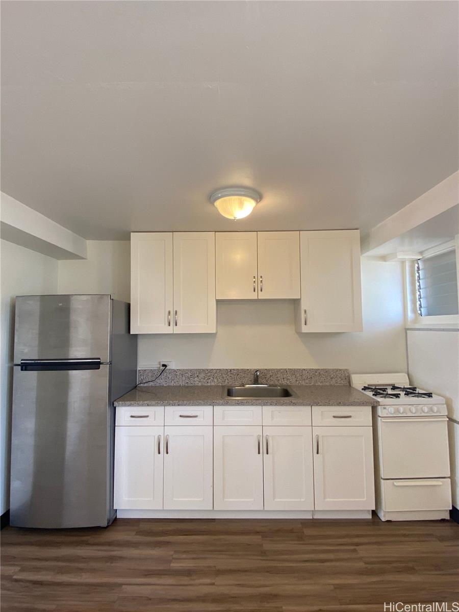 1209 10th Ave Honolulu - Rental - photo 3 of 11