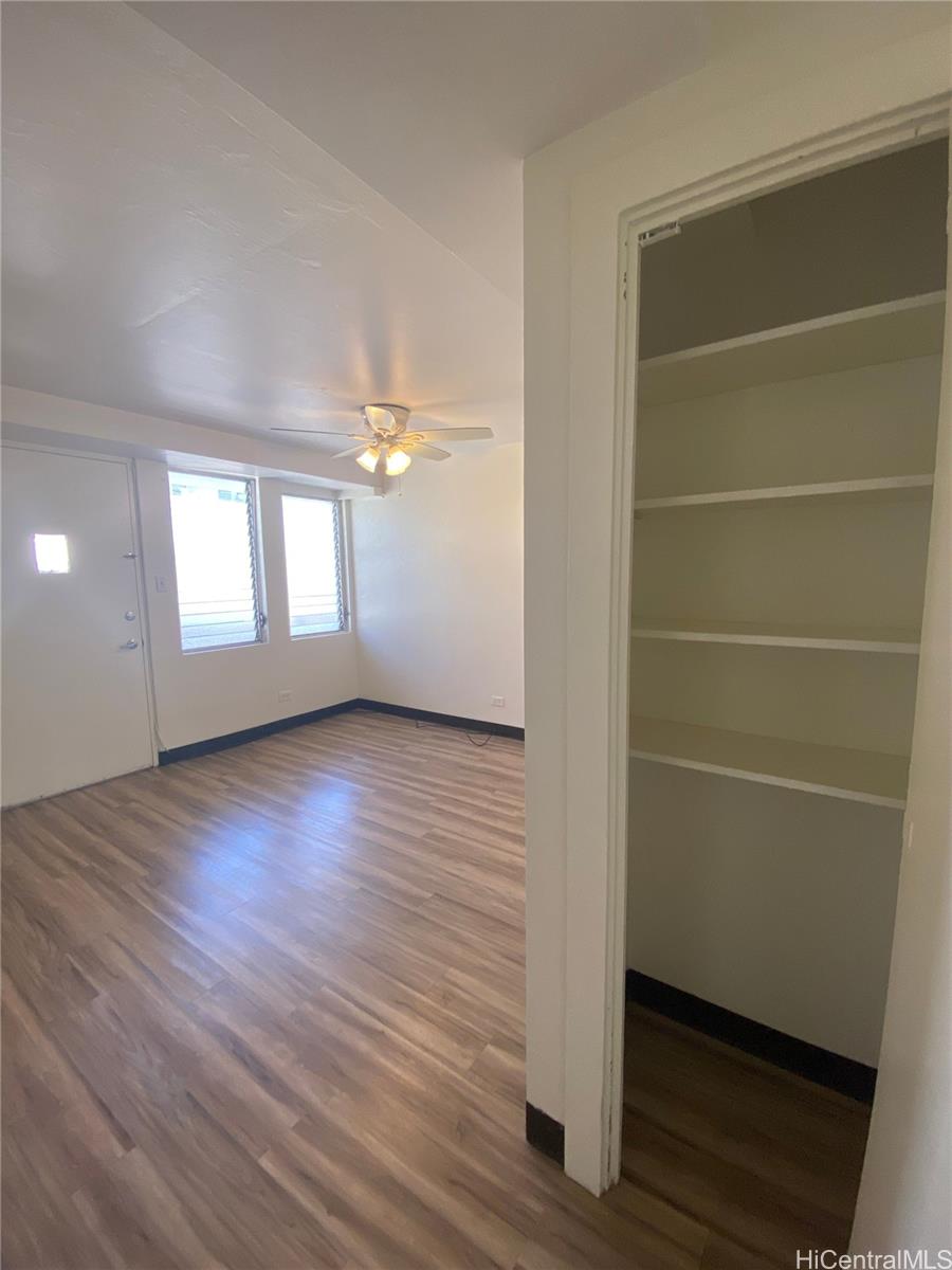 1209 10th Ave Honolulu - Rental - photo 4 of 11