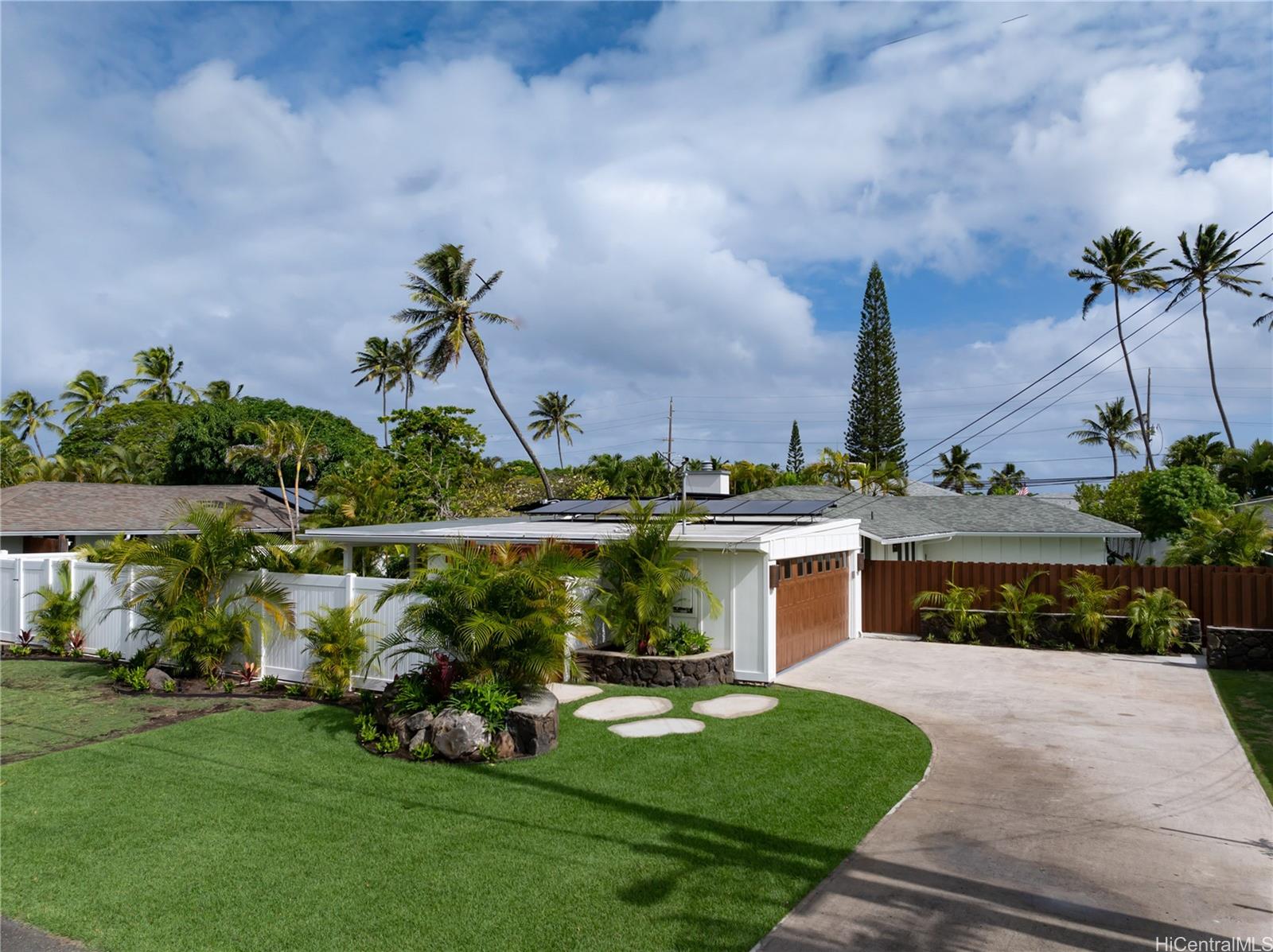 121  Kaha Street Koolaupoko, Kailua home - photo 2 of 25