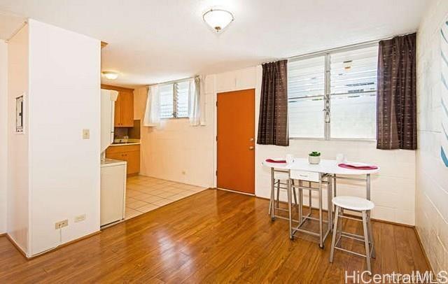 1210 Wilder Ave Honolulu - Rental - photo 2 of 21