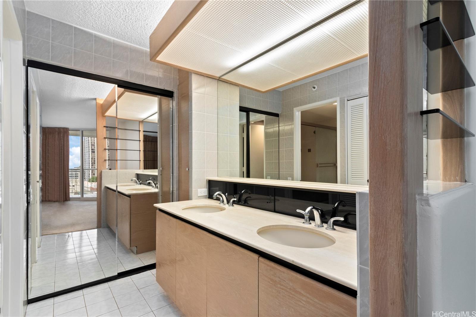 Honolulu Park Place condo # 1104, Honolulu, Hawaii - photo 12 of 25