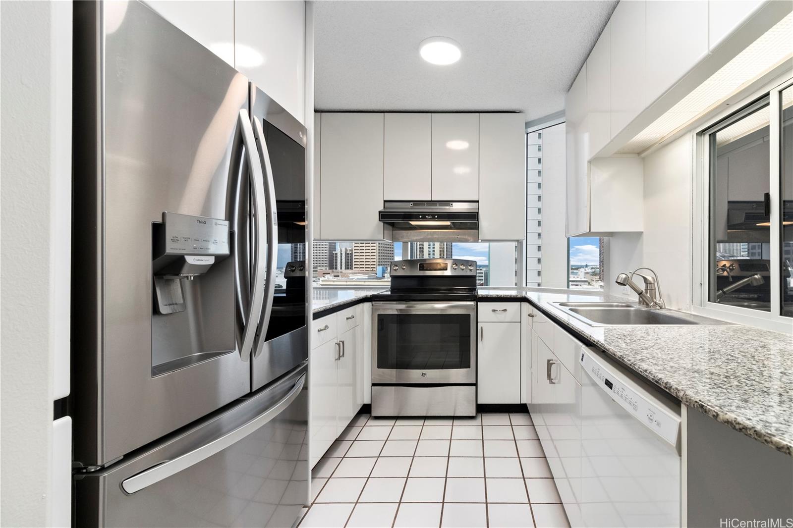 Honolulu Park Place condo # 1104, Honolulu, Hawaii - photo 4 of 25