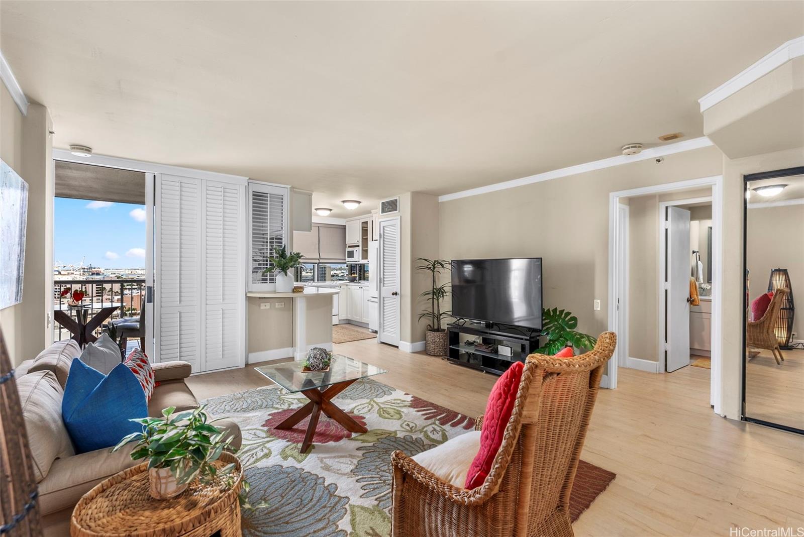 Honolulu Park Place condo # 1309, Honolulu, Hawaii - photo 3 of 25