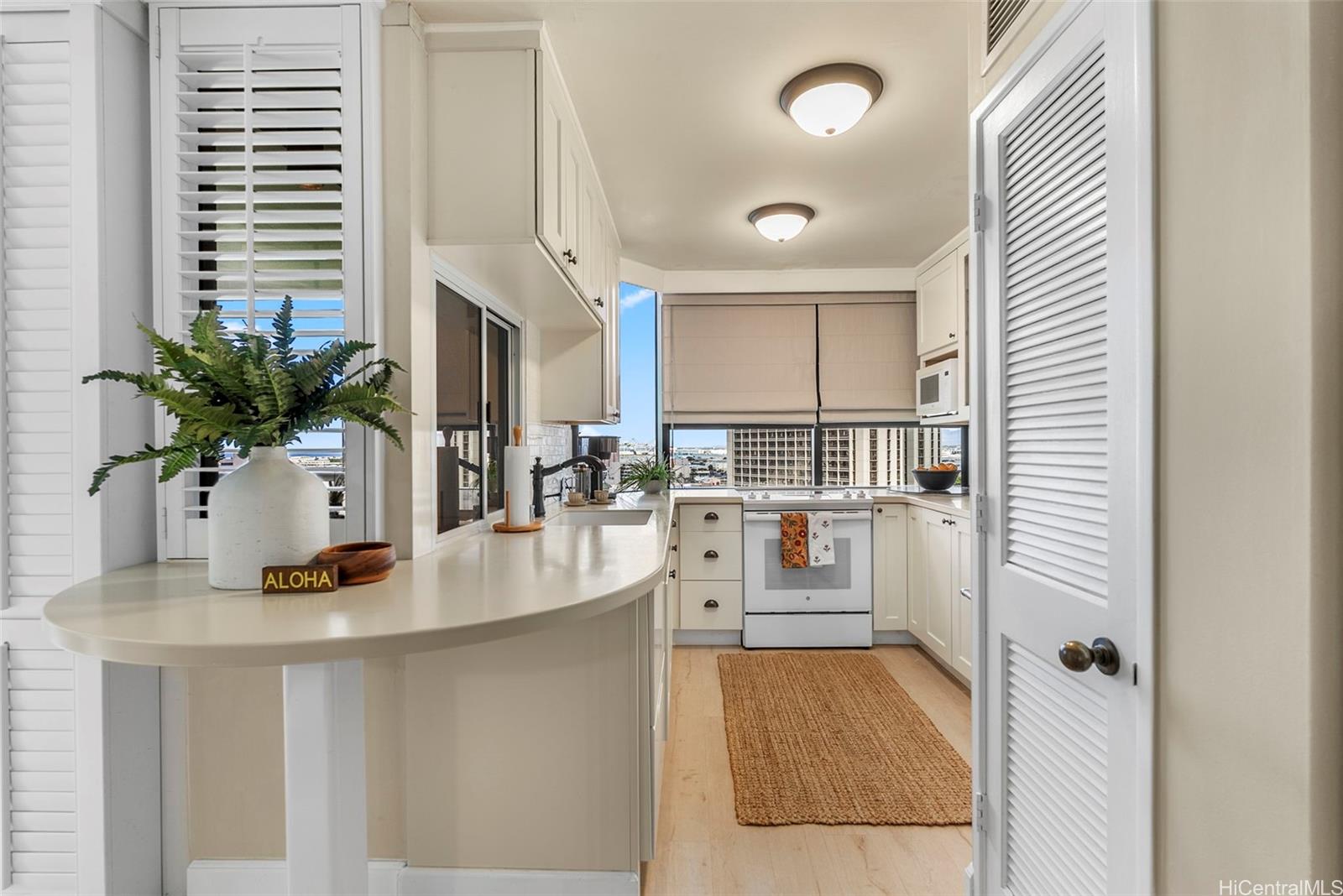 Honolulu Park Place condo # 1309, Honolulu, Hawaii - photo 4 of 25