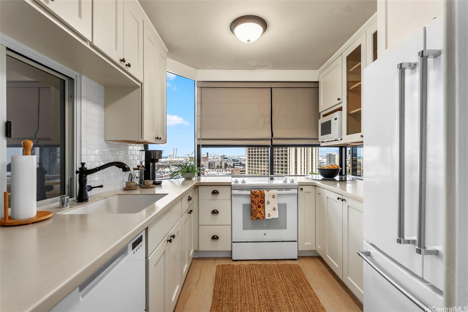 Honolulu Park Place condo # 1309, Honolulu, Hawaii - photo 5 of 25