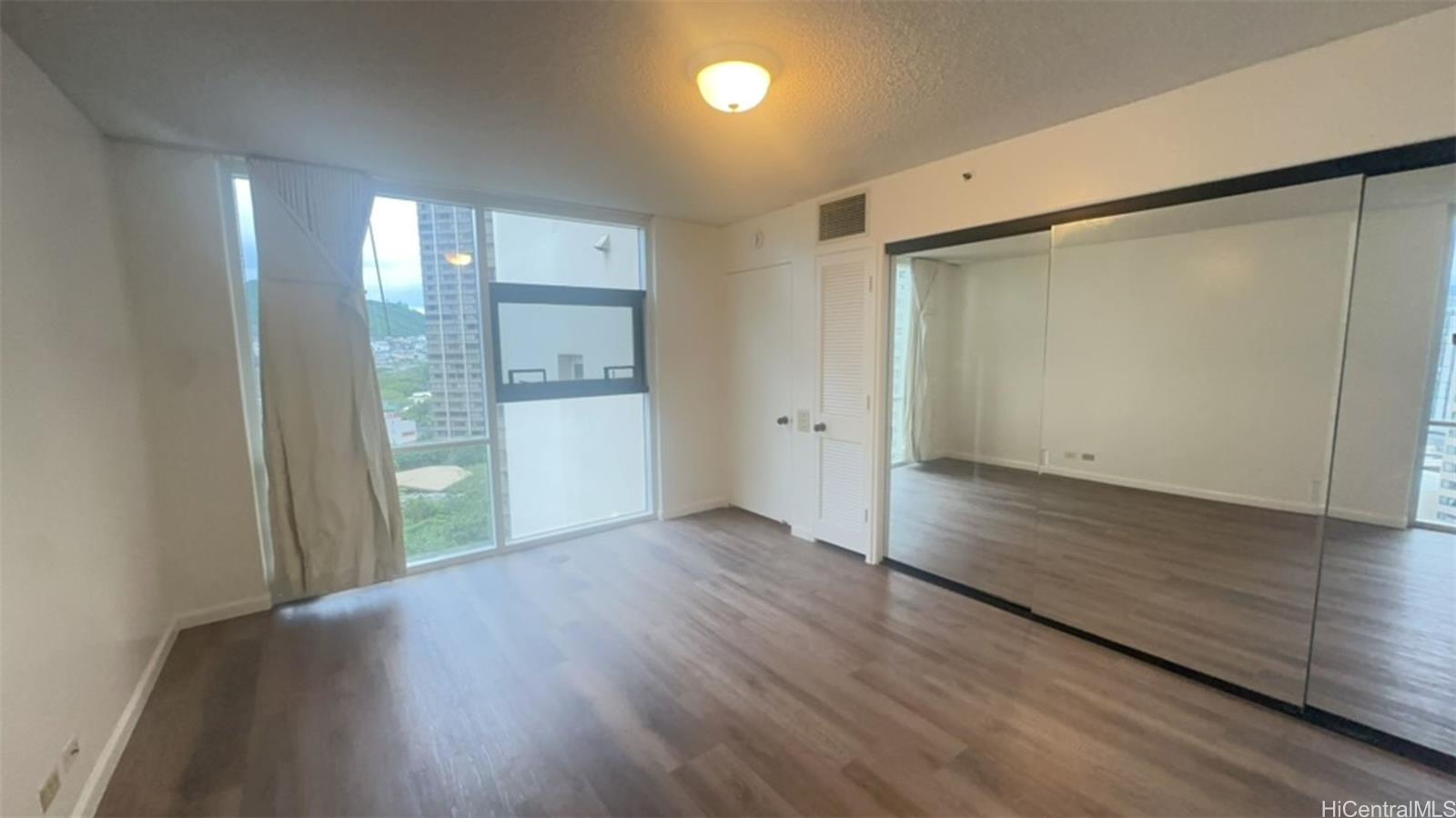 1212 Nuuanu Ave Honolulu - Rental - photo 8 of 22