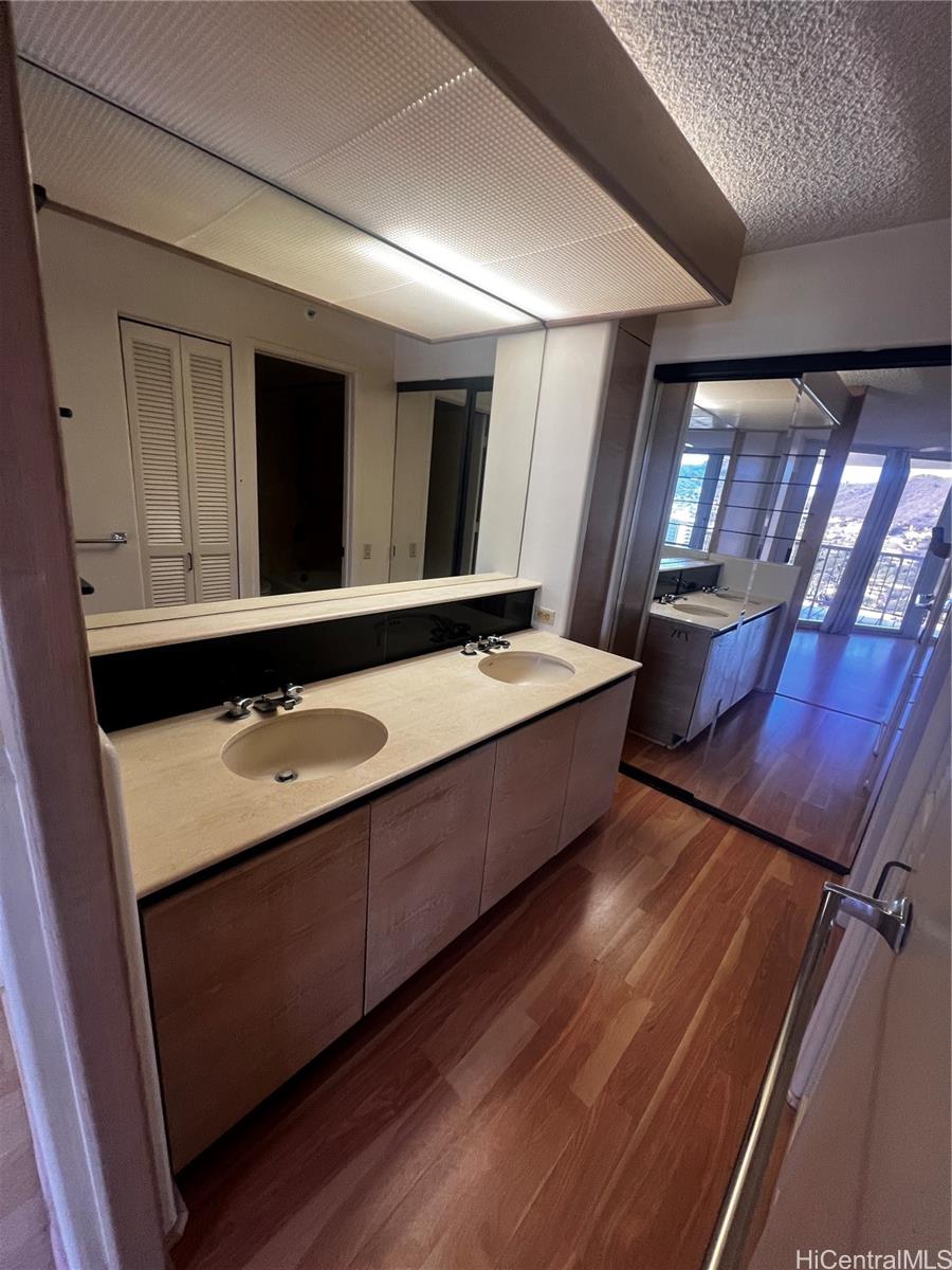 1212 Nuuanu Ave Honolulu - Rental - photo 10 of 25