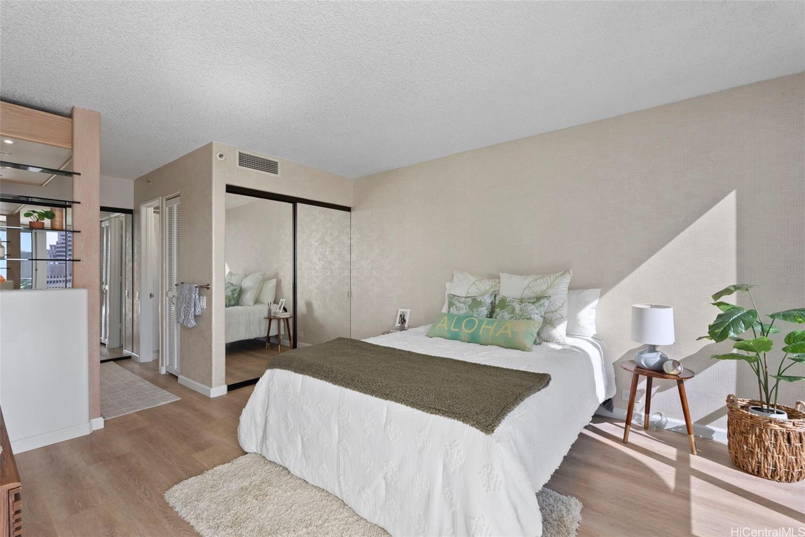 Honolulu Park Place condo # 2103, Honolulu, Hawaii - photo 6 of 25