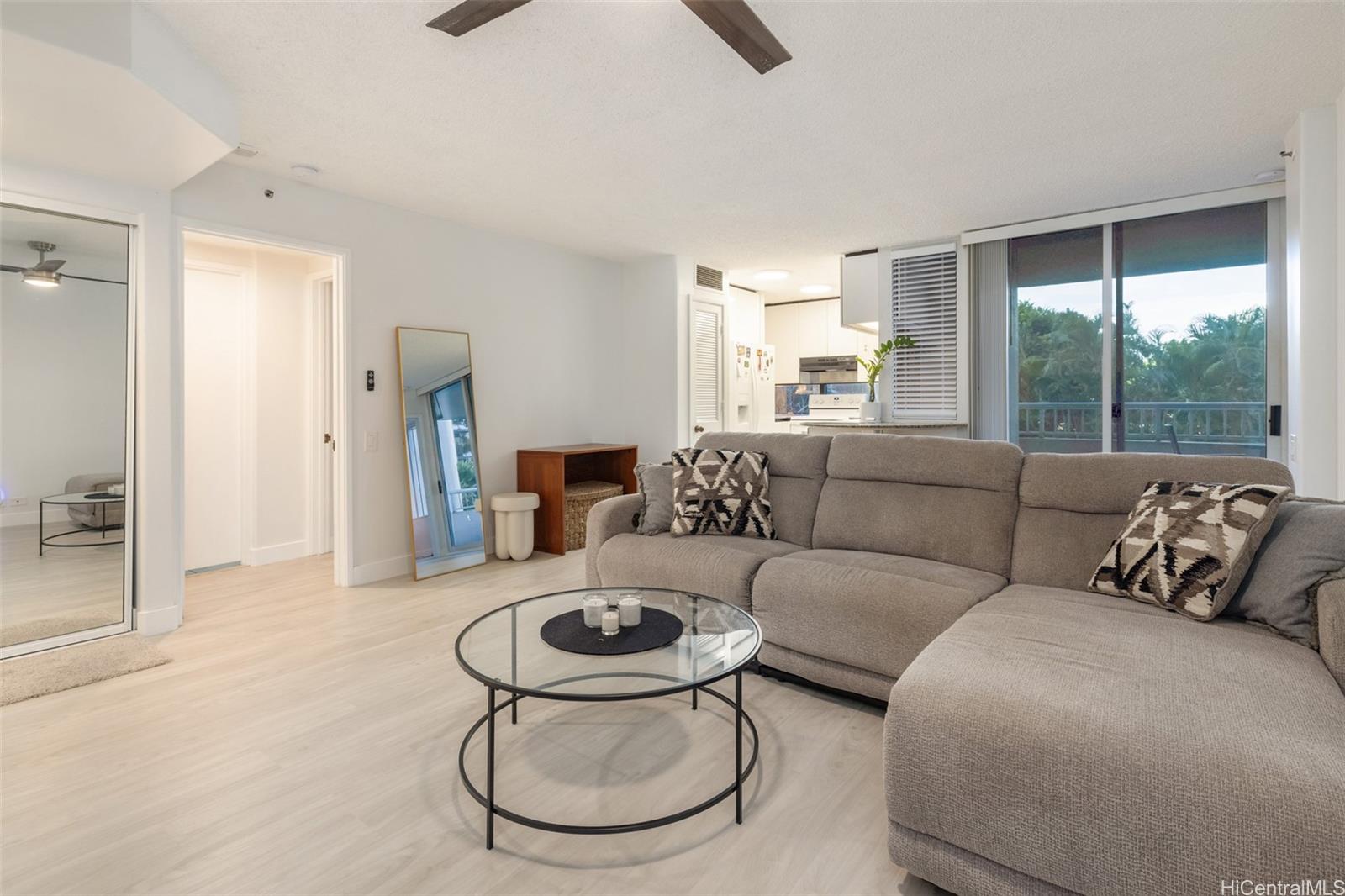 Honolulu Park Place condo # 307, Honolulu, Hawaii - photo 2 of 21