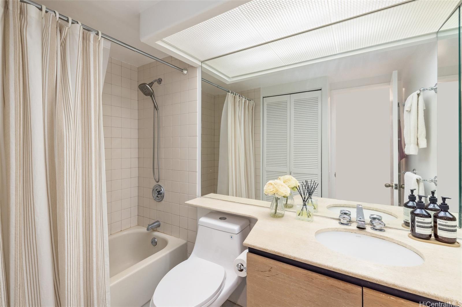 Honolulu Park Place condo # 307, Honolulu, Hawaii - photo 11 of 21