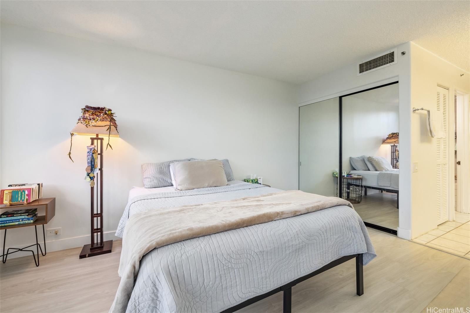 Honolulu Park Place condo # 307, Honolulu, Hawaii - photo 9 of 21