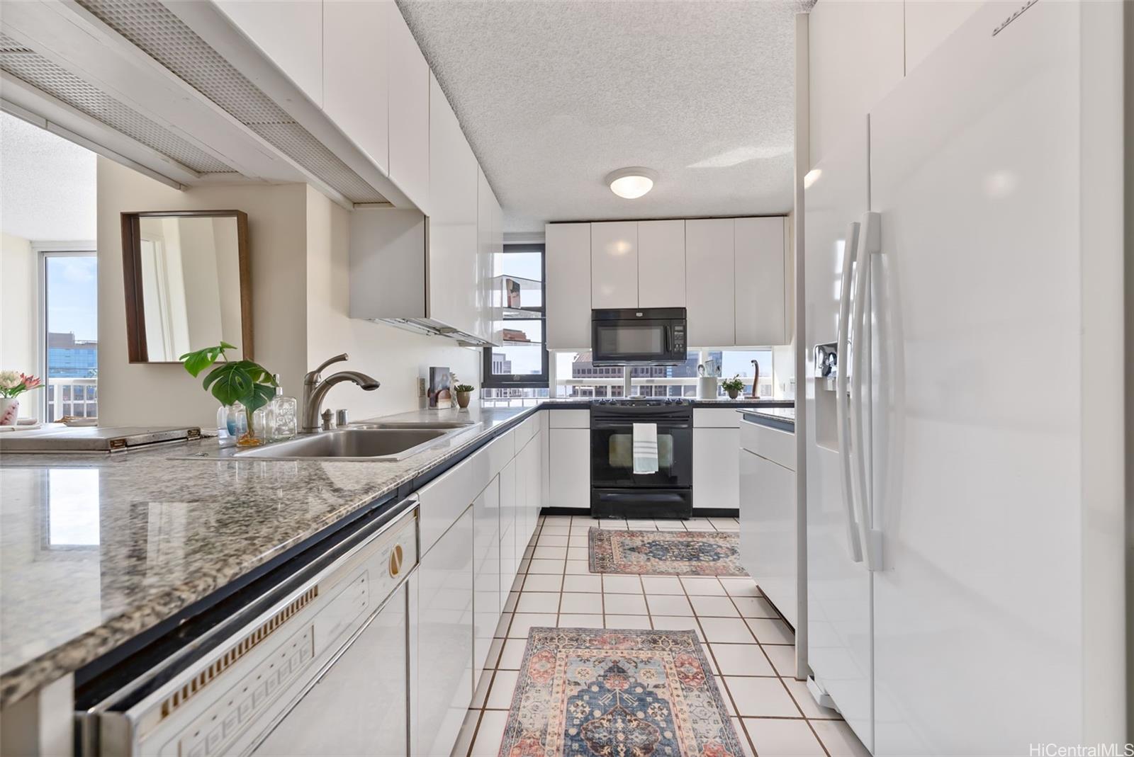 Honolulu Park Place condo # 3703, Honolulu, Hawaii - photo 4 of 25