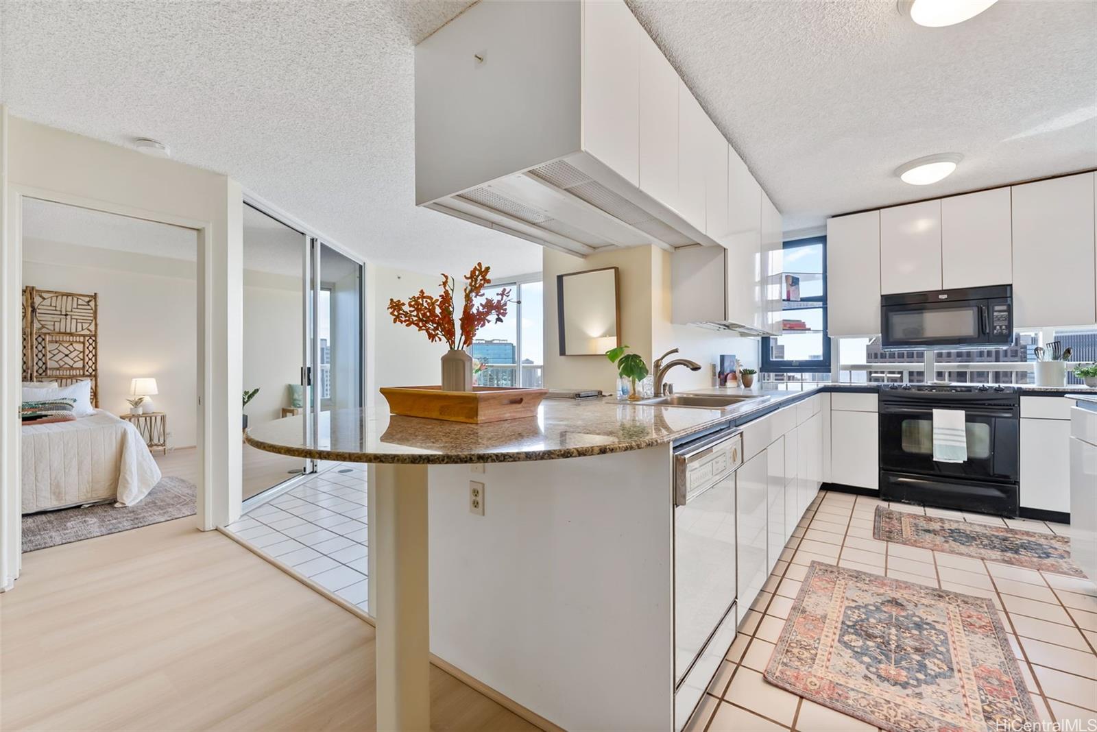 Honolulu Park Place condo # 3703, Honolulu, Hawaii - photo 5 of 25