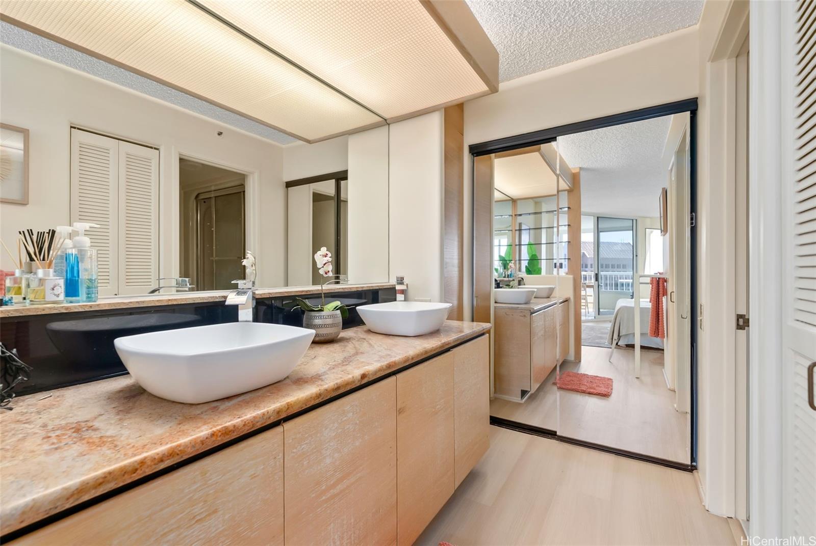 Honolulu Park Place condo # 3703, Honolulu, Hawaii - photo 10 of 25