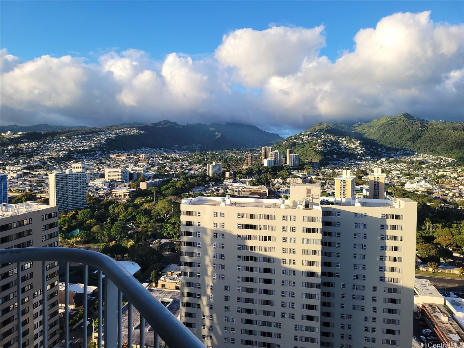 Honolulu Park Place condo # 3710, Honolulu, Hawaii - photo 4 of 25