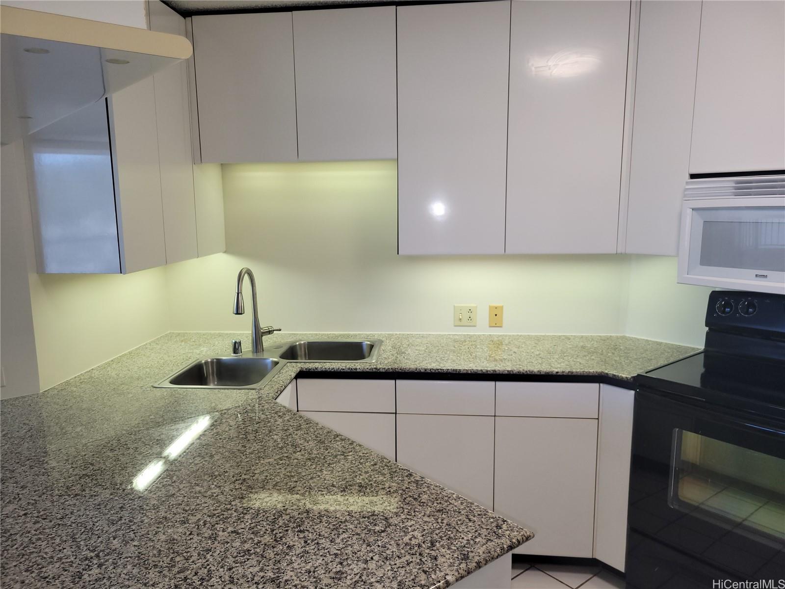 Honolulu Park Place condo # 3710, Honolulu, Hawaii - photo 10 of 25