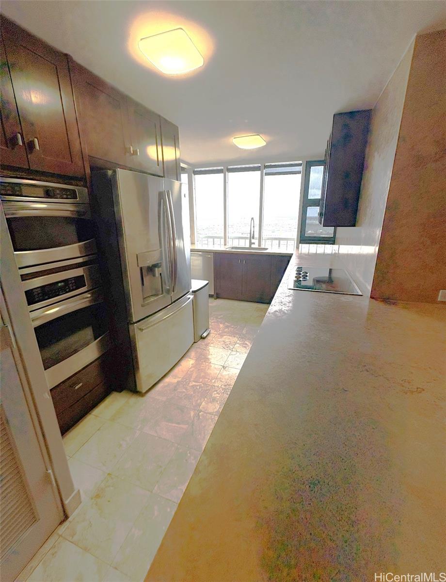 Honolulu Park Place condo # 3907, Honolulu, Hawaii - photo 4 of 25