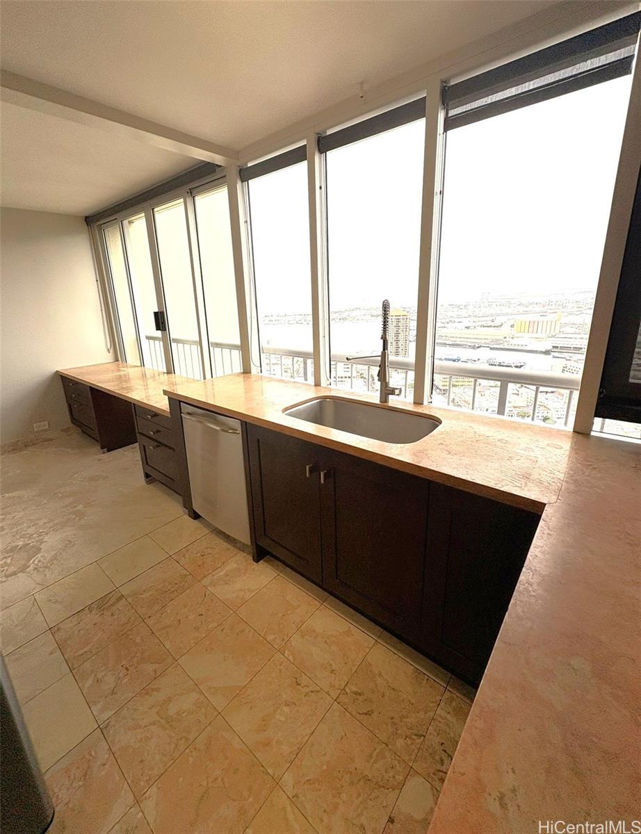 Honolulu Park Place condo # 3907, Honolulu, Hawaii - photo 5 of 25