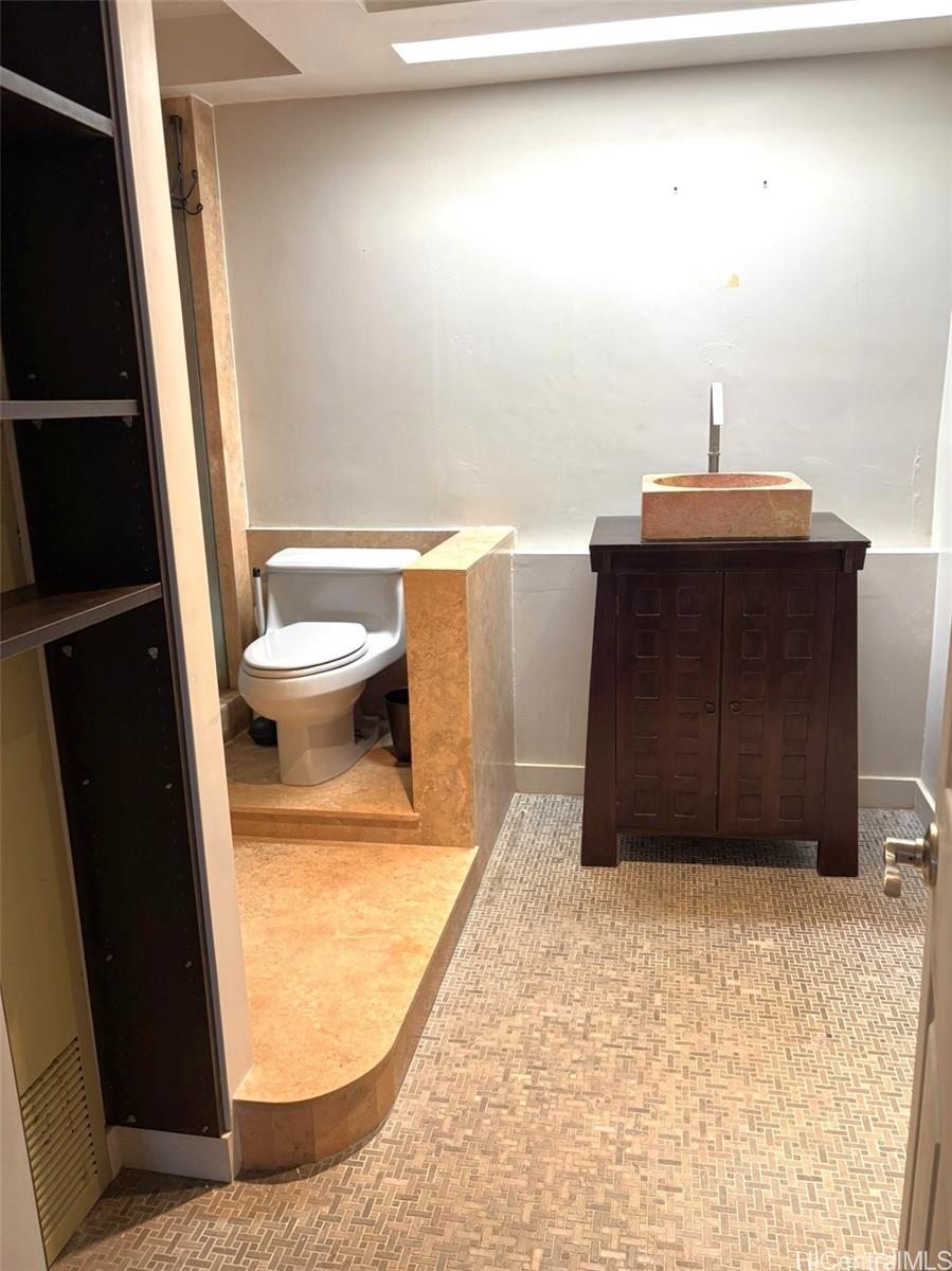 Honolulu Park Place condo # 3907, Honolulu, Hawaii - photo 8 of 25