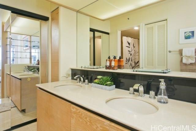 Honolulu Park Place condo # 4002, Honolulu, Hawaii - photo 7 of 25