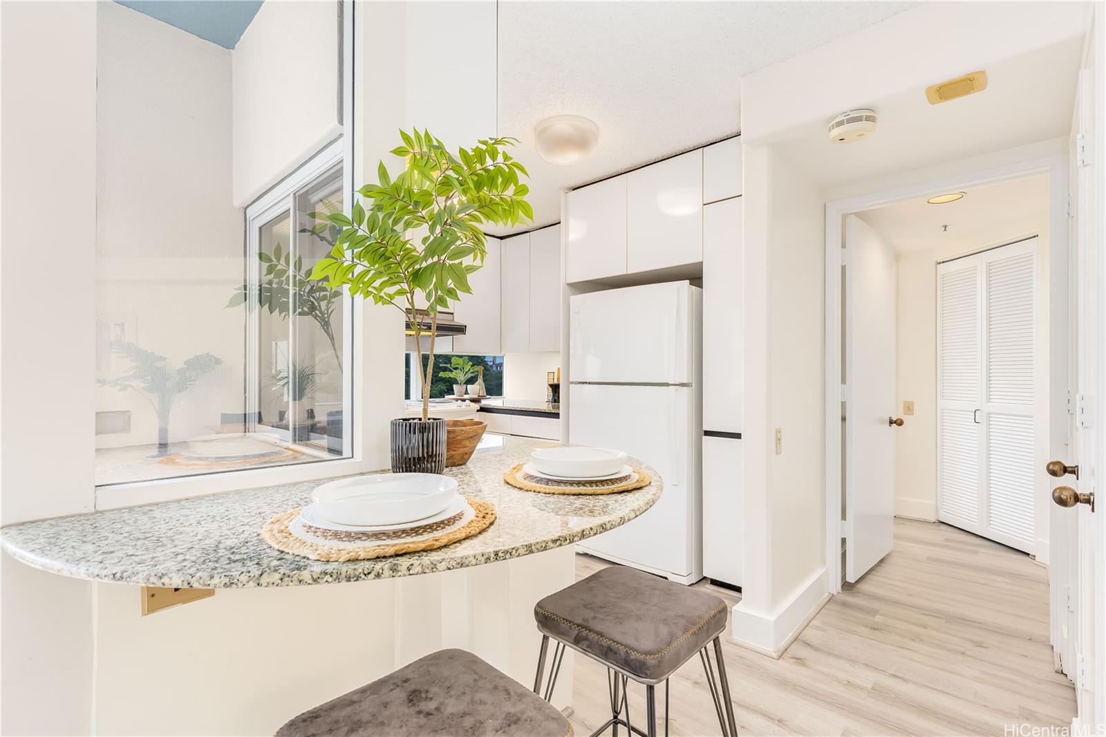 Honolulu Park Place condo # 505, Honolulu, Hawaii - photo 2 of 24