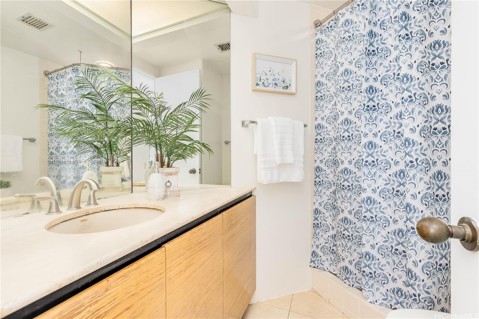 Honolulu Park Place condo # 505, Honolulu, Hawaii - photo 5 of 24