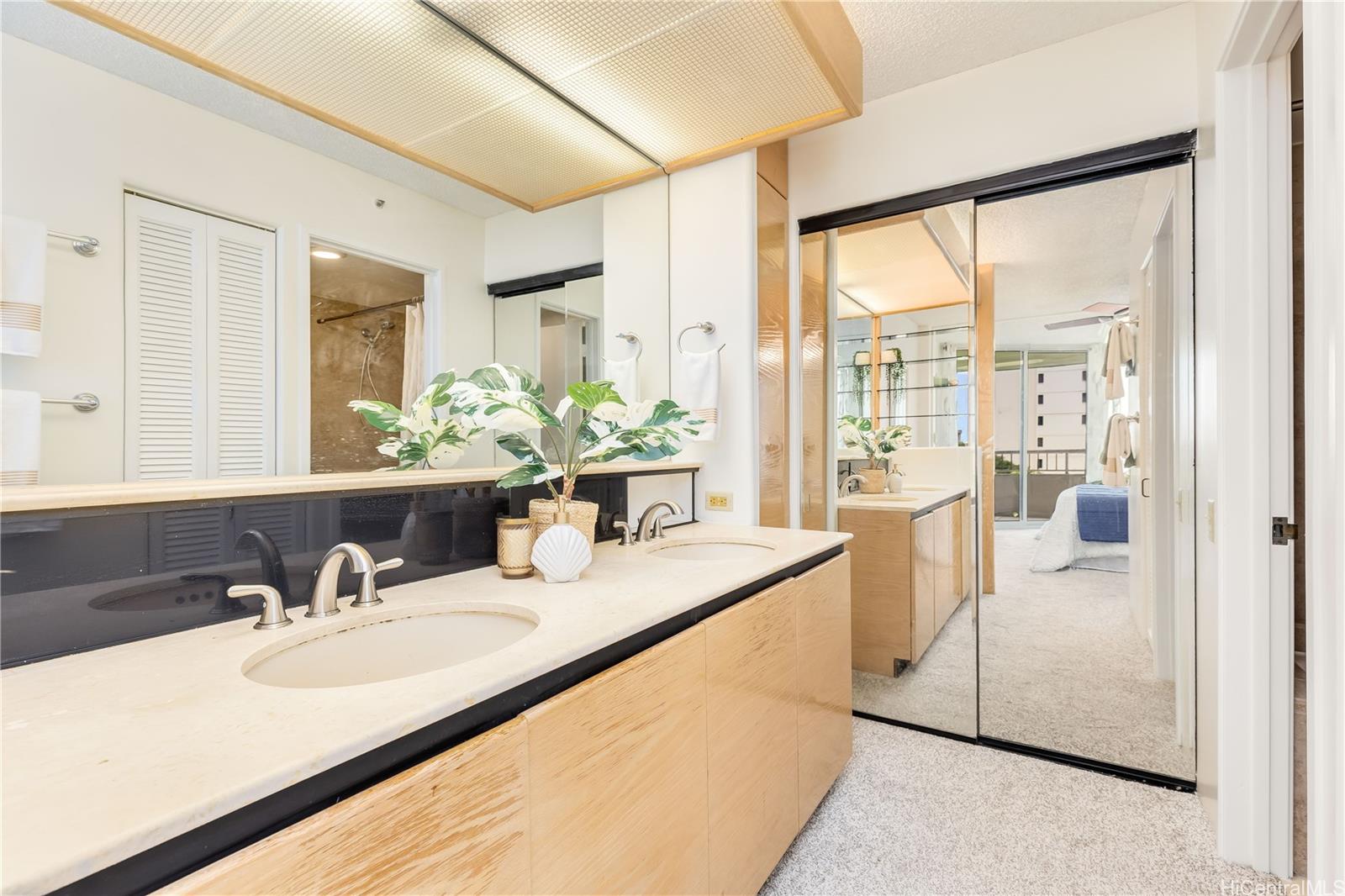 Honolulu Park Place condo # 505, Honolulu, Hawaii - photo 9 of 24