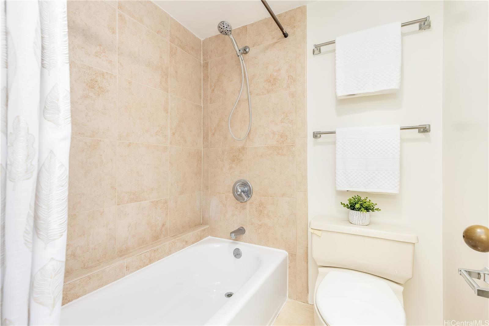 Honolulu Park Place condo # 505, Honolulu, Hawaii - photo 10 of 24