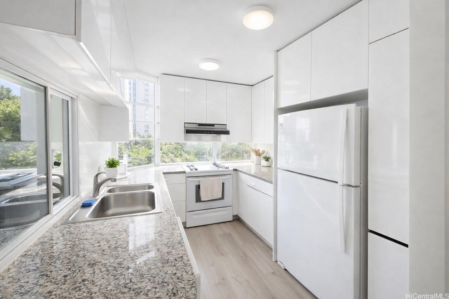 1212 Nuuanu Ave Honolulu - Rental - photo 2 of 11
