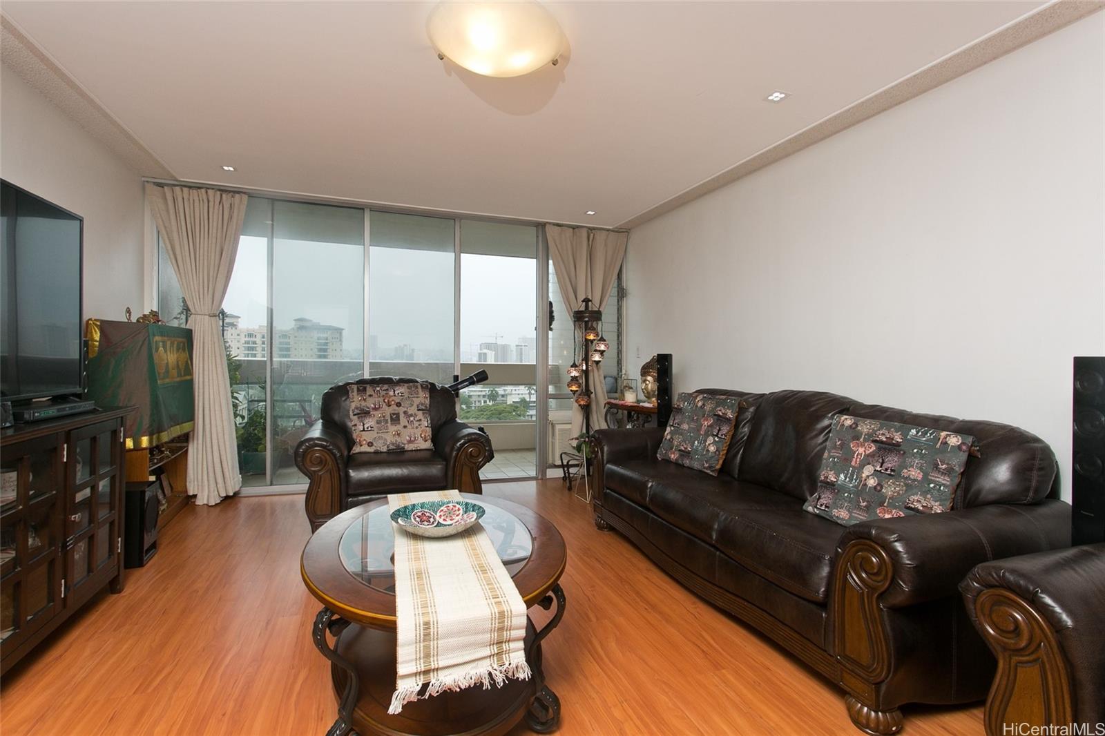 Banyan Tree Plaza condo # 1003, Honolulu, Hawaii - photo 2 of 17