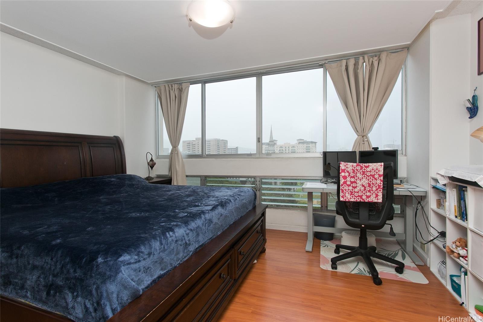 Banyan Tree Plaza condo # 1003, Honolulu, Hawaii - photo 11 of 17