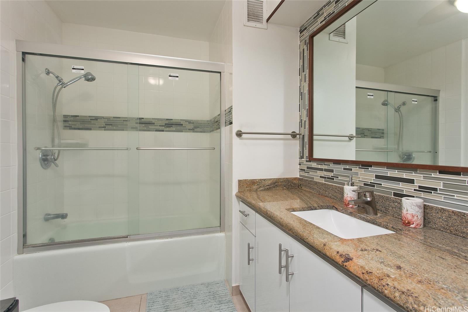 Banyan Tree Plaza condo # 1003, Honolulu, Hawaii - photo 12 of 17