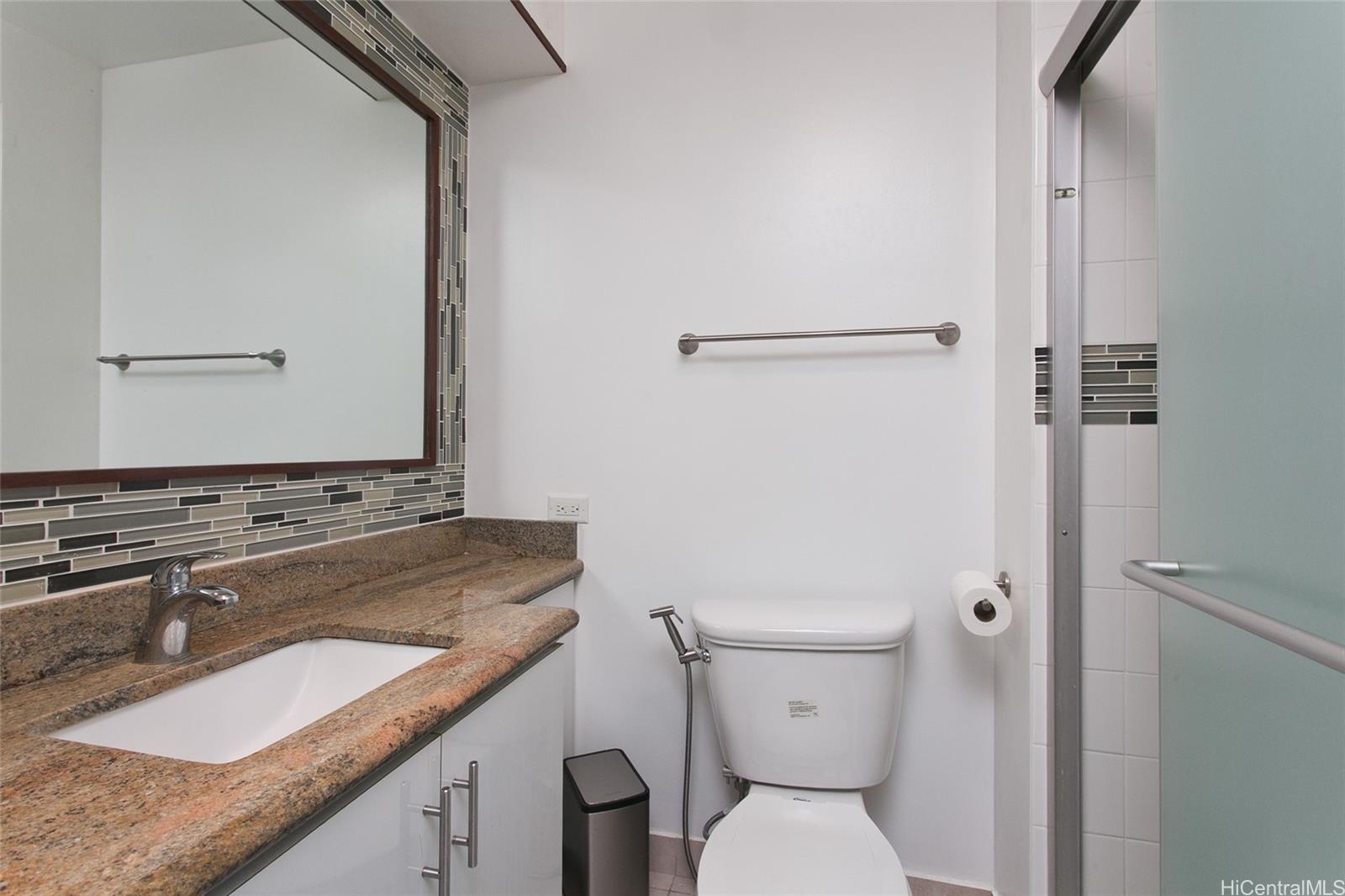 Banyan Tree Plaza condo # 1003, Honolulu, Hawaii - photo 8 of 17