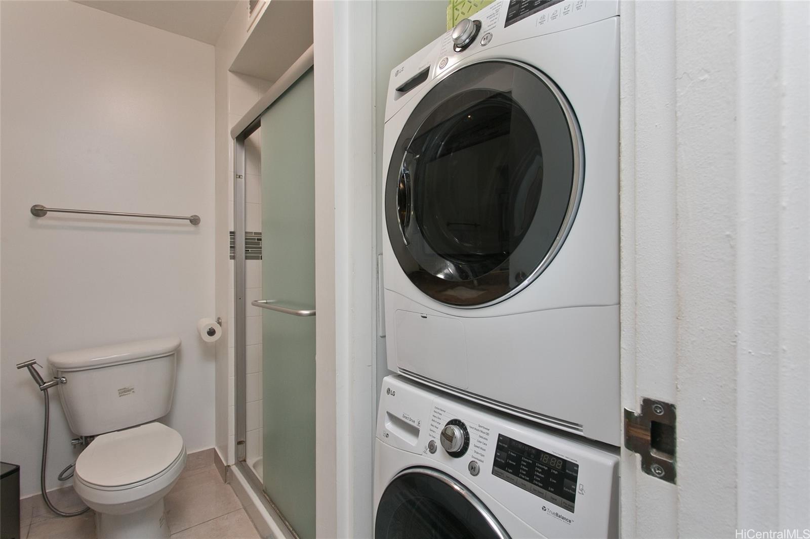 Banyan Tree Plaza condo # 1003, Honolulu, Hawaii - photo 9 of 17