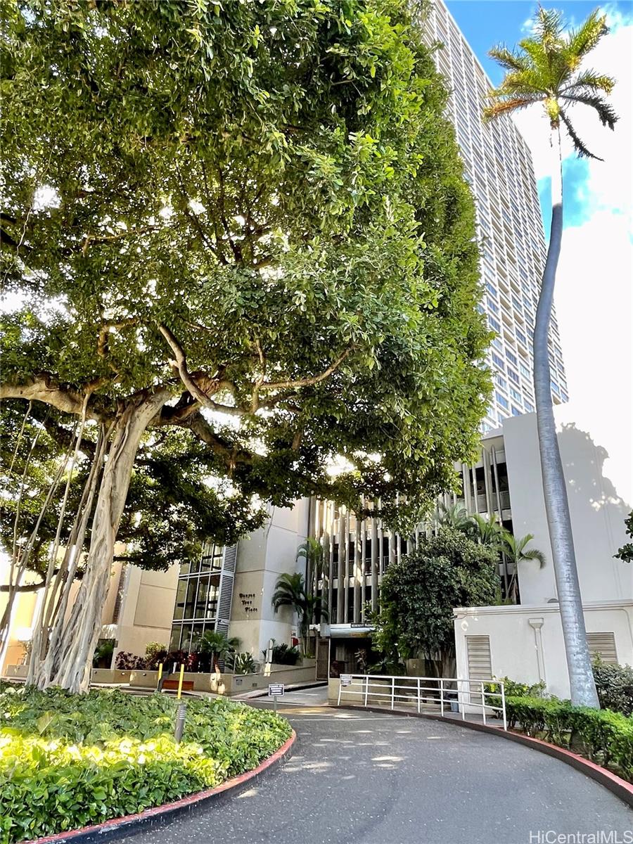 Banyan Tree Plaza condo # 1008, Honolulu, Hawaii - photo 19 of 20