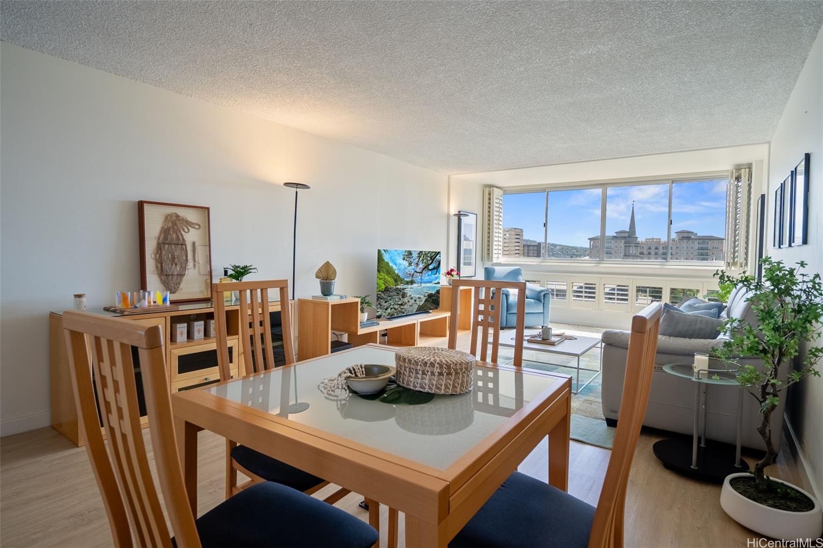 Banyan Tree Plaza condo # 1105, Honolulu, Hawaii - photo 4 of 25